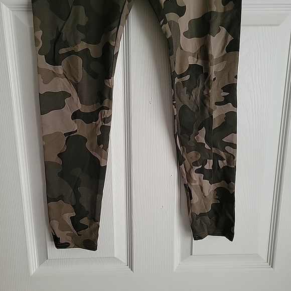 NWOT Wild Fable Camo Leggings - Picture 2 of 10
